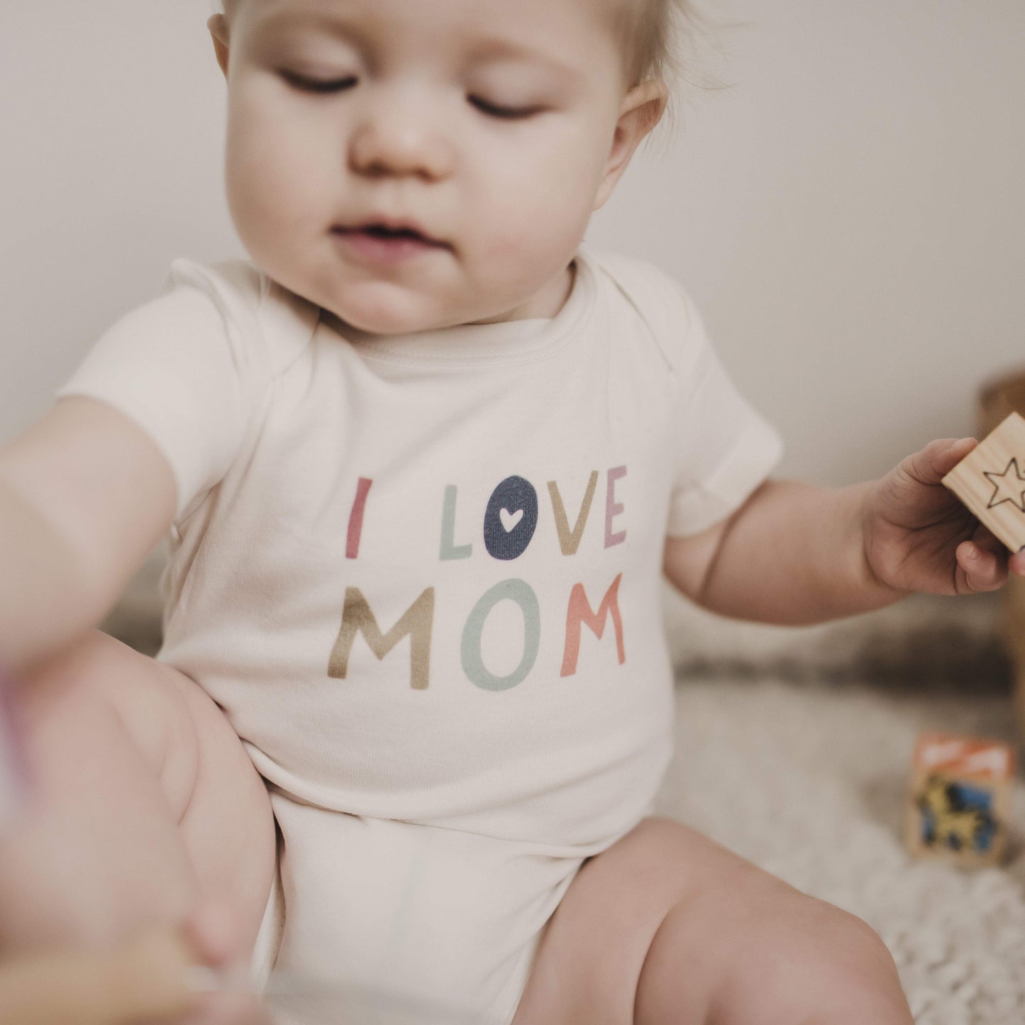 Finn + Emma - organic bodysuit | love mom